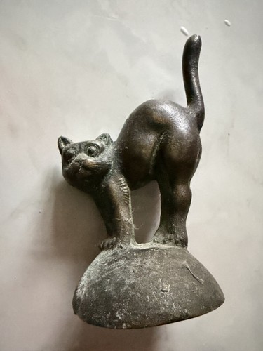 Antique brass bronze cat - brass/bronze,
